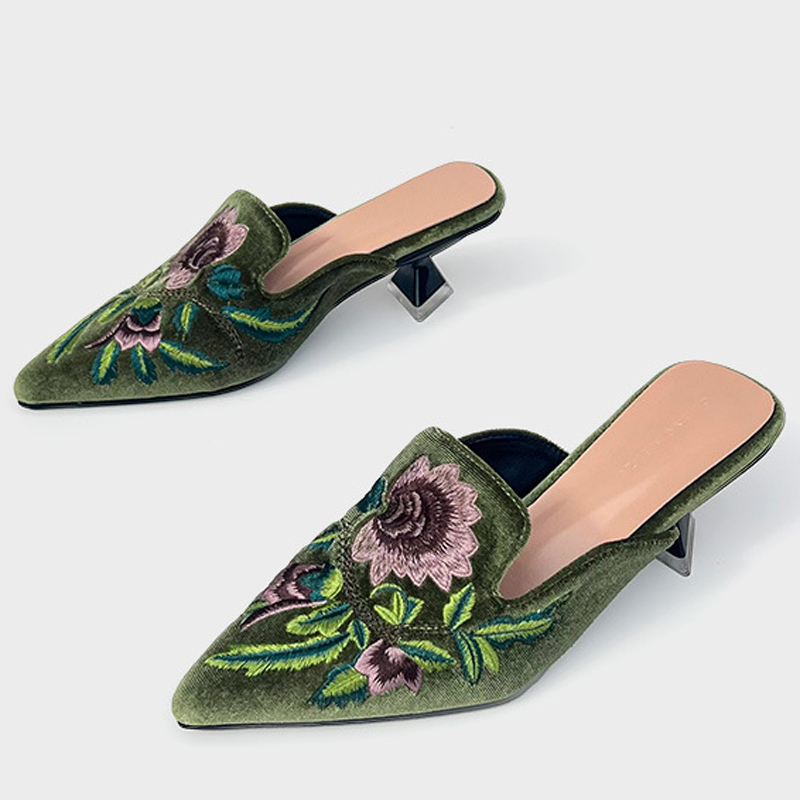 Embroidery Designer - 刺繍ベロア女性用シューズ、女性用スリッパデザインミュール、女性用ポインテッドトゥウェッジ、タコネス、スライドシューズ