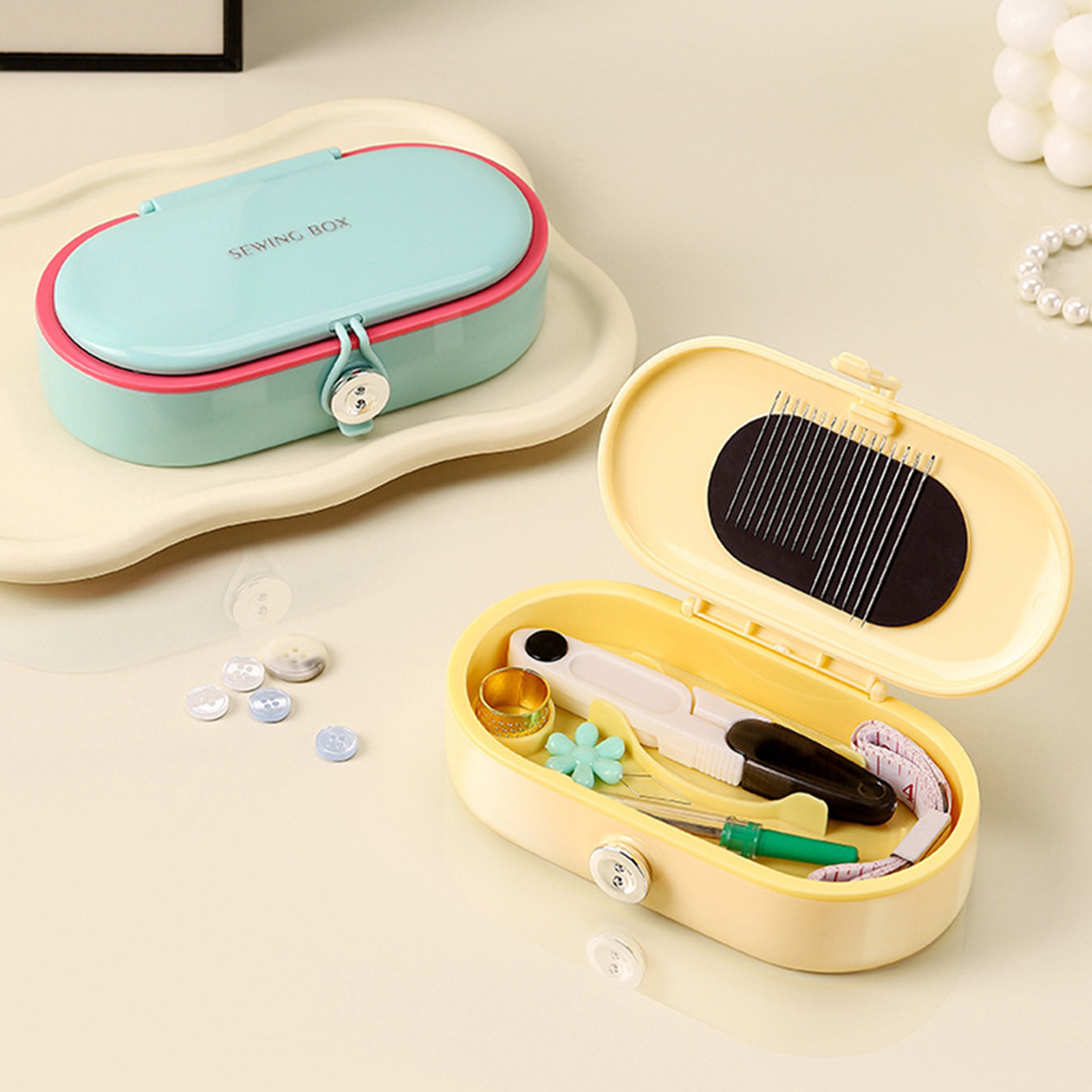 Needle Minder Magnet - 磁気縫製キット ポータブル針糸通しボックス 学生寮や旅行用のポータブル縫製キット 16色の糸付き