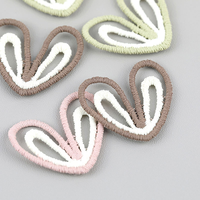 Embroidery On Socks - 20個入りのかわいい刺繍入り中空ウサギ耳パッチ、DIYヘアクリップ、靴、帽子、ズボン、靴下、衣類の装飾に。