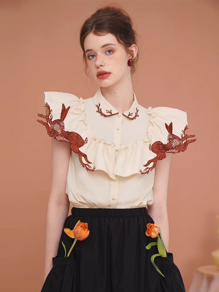 Embroidery Rabbit - 女性のためのウサギの刺繍されたシャツ、絶妙な夏のシャツ