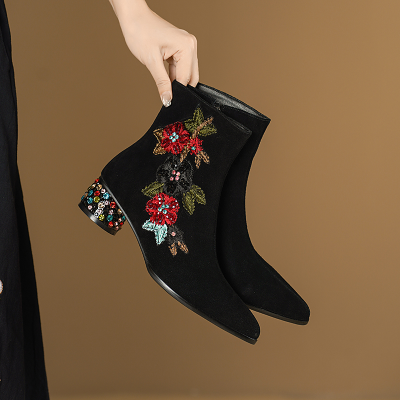 ボヘミアンブラックカウスエードアンクルブーツ レディース 花 - Embroidery Flower のレビューと価格