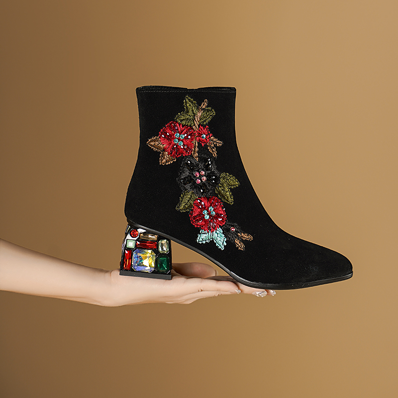 ボヘミアンブラックカウスエードアンクルブーツ レディース 花 - Embroidery Flower のレビューと価格
