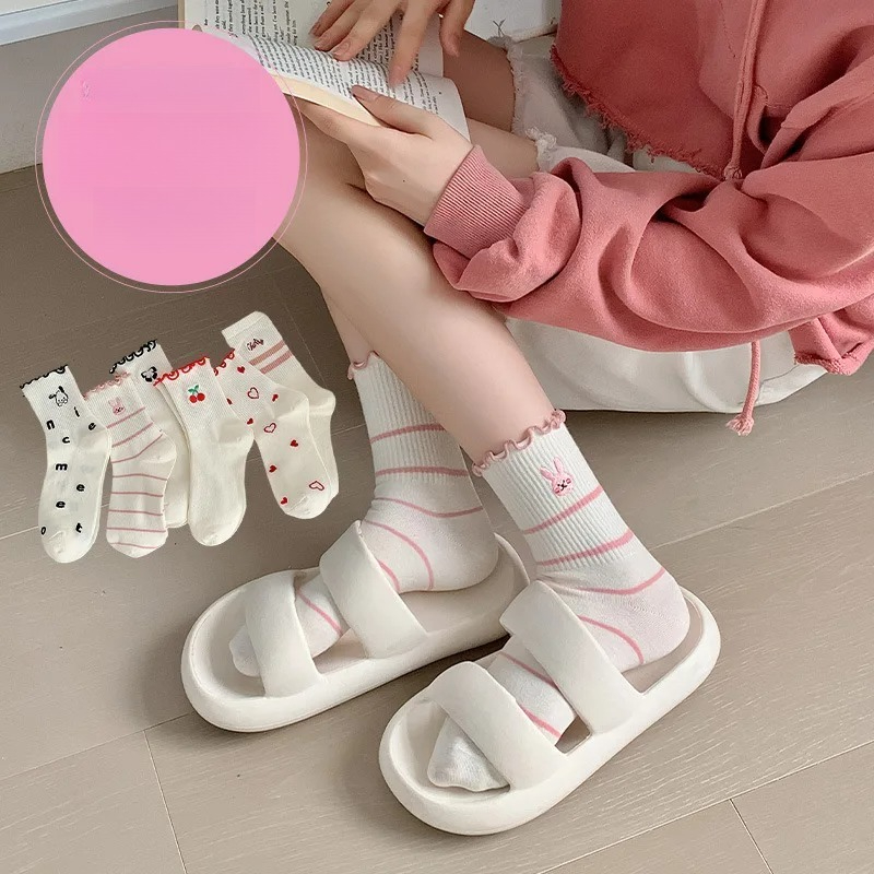 女性用靴下 コットン製 かわいいウサギとチェリー柄 ラブプリ - Embroidery On Socks のレビューと価格