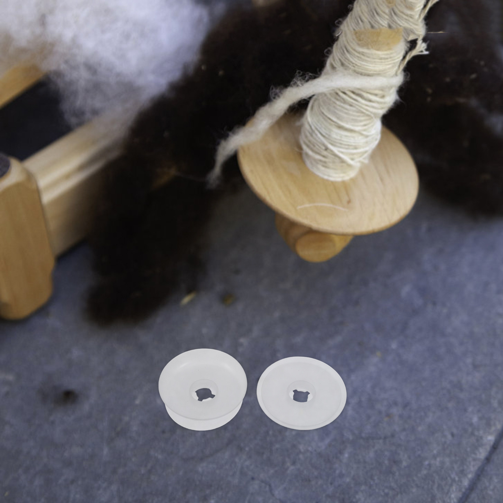 10個入りプラスチック製糸ボビンホルダー、直径2インチ、空の - Embroidery Threads のレビューと価格
