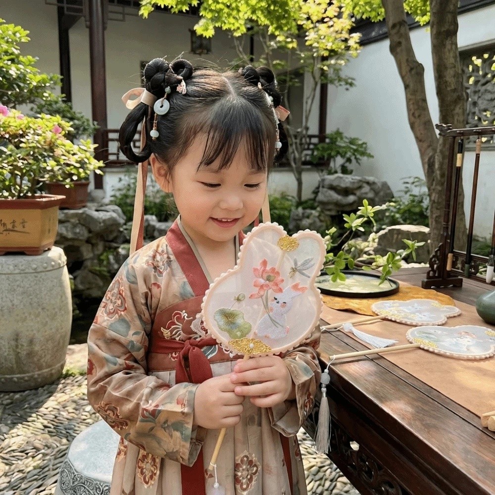 手持ち中国風刺繍扇子 長柄うさぎ型古代風扇子 タッセルとパー - Embroidery Rabbit のレビューと価格