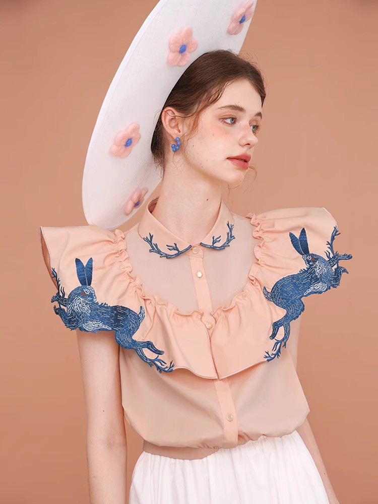 女性のためのウサギの刺繍されたシャツ、絶妙な夏のシャツ - Embroidery Rabbit のレビューと価格